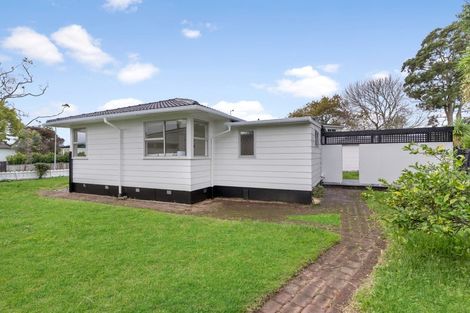Photo of property in 17 Nan Place, Pakuranga Heights, Auckland, 2010