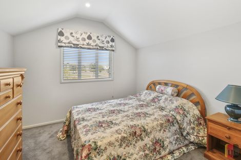 Photo of property in 2 Portofino Point, Karaka, Papakura, 2113