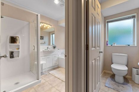 Photo of property in 2 Piriti Drive, Te Atatu Peninsula, Auckland, 0610