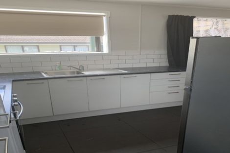 Photo of property in 2/4 Etherton Drive, Weymouth, Auckland, 2103