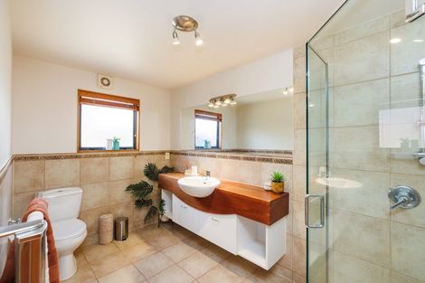 Photo of property in 33 Ruapehu Drive, Fitzherbert, Palmerston North, 4410