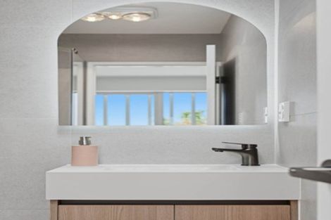 Photo of property in 1/186 Forrest Hill Road, Forrest Hill, Auckland, 0620