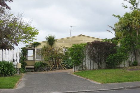 Photo of property in 1015 Whangaparaoa Road, Tindalls Beach, Whangaparaoa, 0930