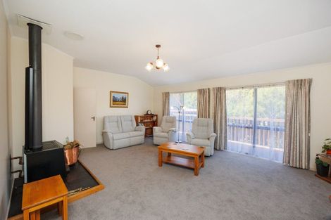 Photo of property in 9 Hillgrove Place, Fitzherbert, Palmerston North, 4410