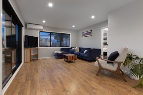 Photo of property in 10 Karearea Avenue, Waikanae, 5036