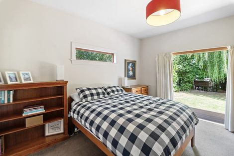 Photo of property in 6 Sandwich Road, Beckenham, Christchurch, 8023