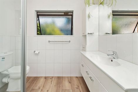 Photo of property in 1/5 Sharon Road, Waiake, Auckland, 0630