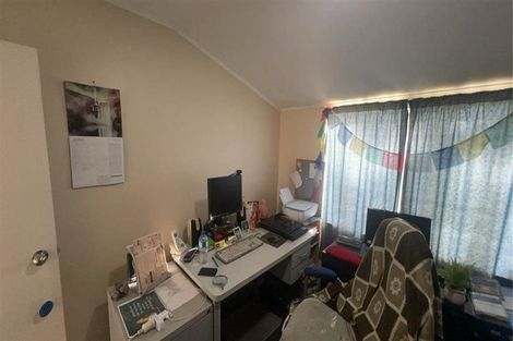 Photo of property in 28 Pukeroa Place, Papakura, 2110