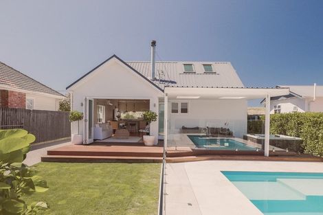 Photo of property in 35 Marine Parade, North New Brighton, Christchurch, 8083