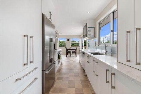 Photo of property in 6 Mowbray Place, Sunnynook, Auckland, 0620