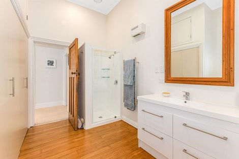 Photo of property in 12 Woburn Road, Northland, Wellington, 6012