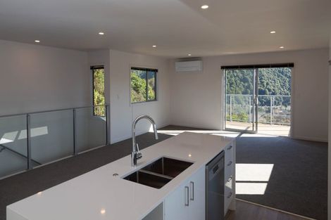 Photo of property in 102 Emerald Hill Drive, Birchville, Upper Hutt, 5018