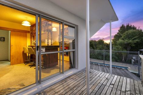 Photo of property in 6 Fairmount Road, Titirangi, Auckland, 0604