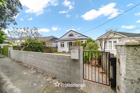 Photo of property in 79 Queens Drive, Lyall Bay, Wellington, 6022