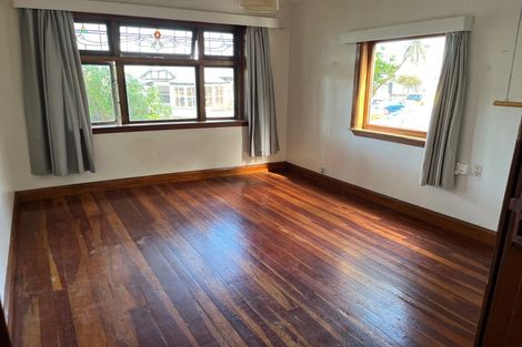 Photo of property in 56 Queens Drive, Lyall Bay, Wellington, 6022