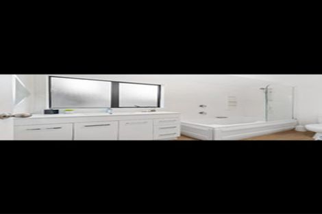 Photo of property in 3 Fernhaven Place, Massey, Auckland, 0614