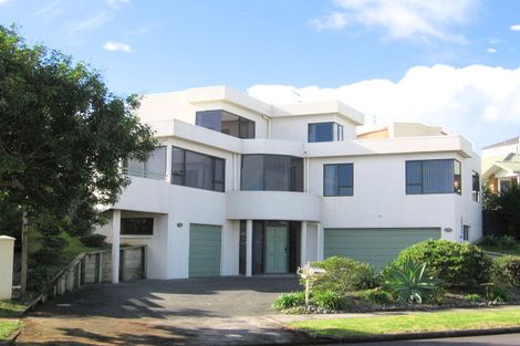 Photo of property in 18 Lobelia Rise, Goodwood Heights, Auckland, 2105