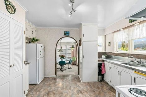 Photo of property in 124 Wellington Road, Wainuiomata, Lower Hutt, 5014