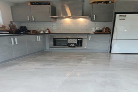 Photo of property in 12 Mallard Place, Unsworth Heights, Auckland, 0632