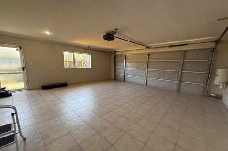 Photo of property in 12 Ballydonegan Rise, East Tamaki, Auckland, 2013