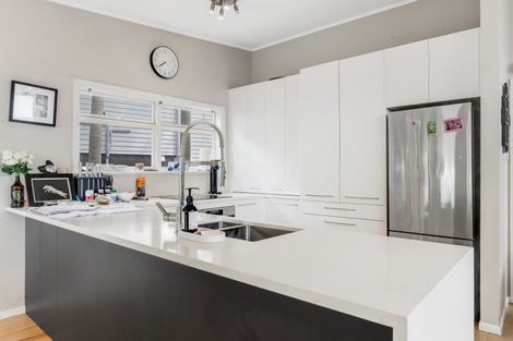 Photo of property in 11 Swan Crescent, Pakuranga, Auckland, 2010