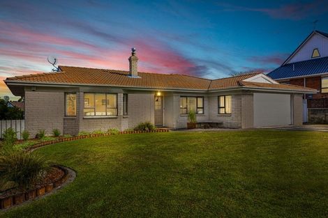 Photo of property in 15 Tatyana Place, Massey, Auckland, 0614