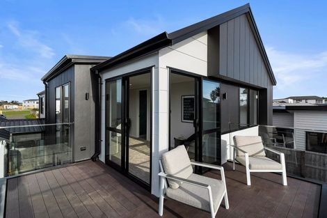 Photo of property in 14 Mutetai Road, Clarks Beach, 2122