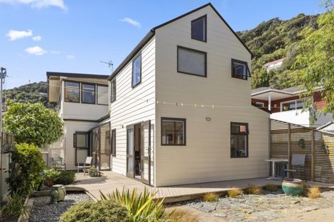 Photo of property in 14 Matipo Street, Eastbourne, Lower Hutt, 5013