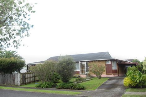 Photo of property in 2/2 Lynley Place, Pakuranga Heights, Auckland, 2010