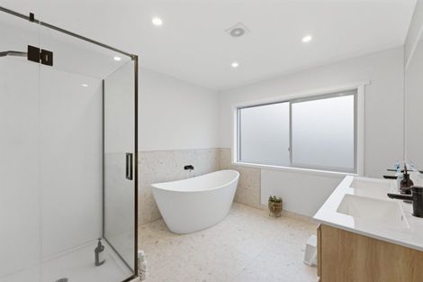Photo of property in 82 Wairau Road, Oakura, 4314
