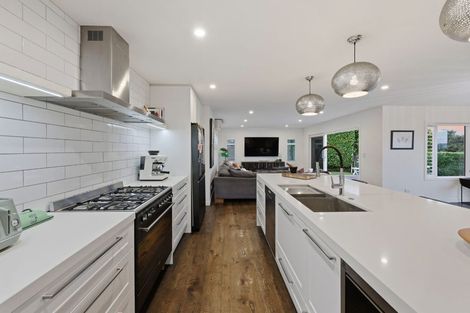 Photo of property in 24 Judkins Crescent, Cockle Bay, Auckland, 2014