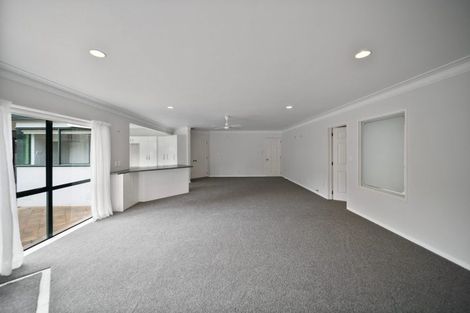 Photo of property in 20 Yarlside Place, Northpark, Auckland, 2013