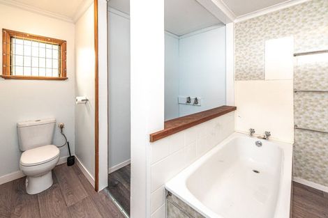 Photo of property in 104 Weraroa Road, Waverley, 4510