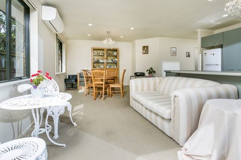 Photo of property in 100 Greenhithe Road, Greenhithe, Auckland, 0632