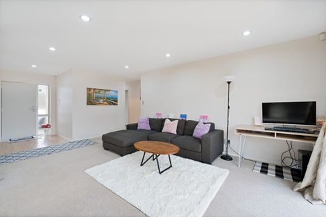 Photo of property in 5 Nirmal Place, Sunnyvale, Auckland, 0612