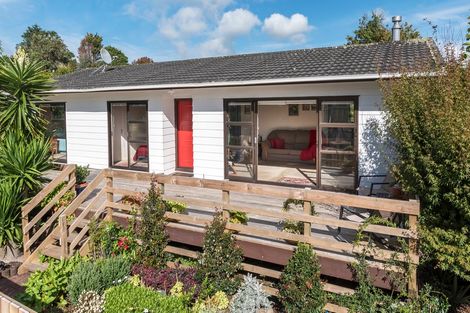 Photo of property in 40 Pokapu Street, Titirangi, Auckland, 0600