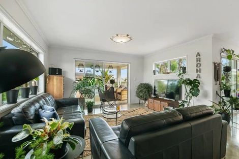 Photo of property in 1 Gibson Place, Papamoa Beach, Papamoa, 3118