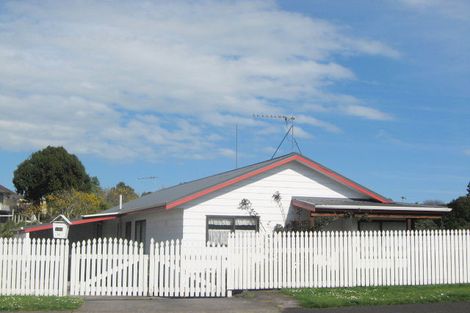 Photo of property in 122 Glenpark Avenue, Frankleigh Park, New Plymouth, 4310