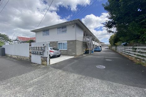 Photo of property in 44e Whites Line West, Woburn, Lower Hutt, 5010