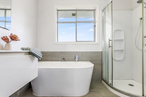 Photo of property in 11 Gerrand Place, Chedworth, Hamilton, 3210