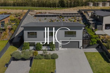 Photo of property in 71 Stratford Drive, Mount Pisa, Cromwell, 9383