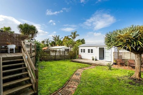 Photo of property in 65 Old Lake Road, Narrow Neck, Auckland, 0624