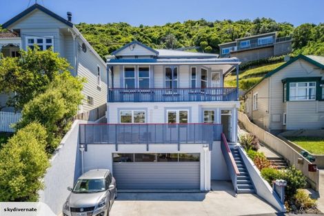 Photo of property in 14 Freeling Street, Island Bay, Wellington, 6023