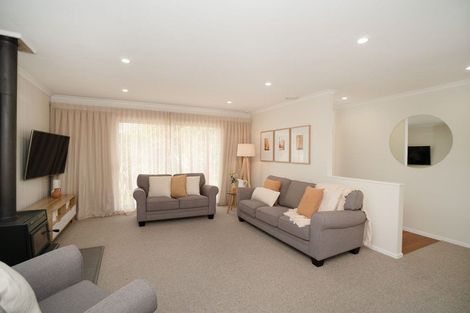 Photo of property in 15 Ruamahanga Crescent, Terrace End, Palmerston North, 4410