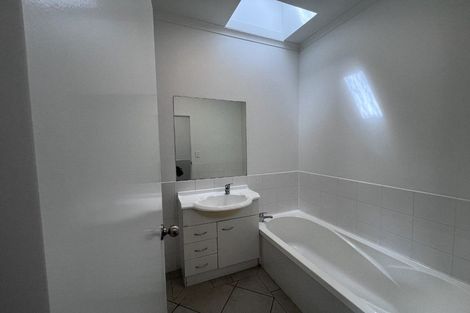 Photo of property in 4 Barnea Circle, Glen Eden, Auckland, 0602