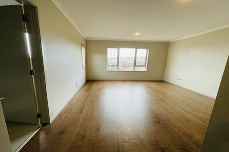 Photo of property in 23 Horizon Road, Oteha, Auckland, 0632