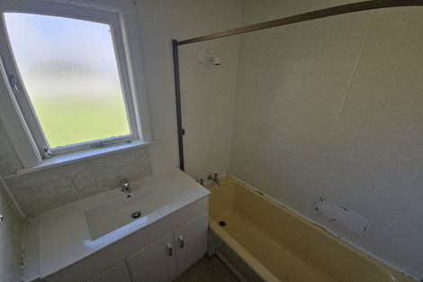 Photo of property in 17 Sutton Crescent, Papakura, 2110