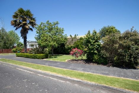 Photo of property in 12 Darlington Street, Ngatea, 3503