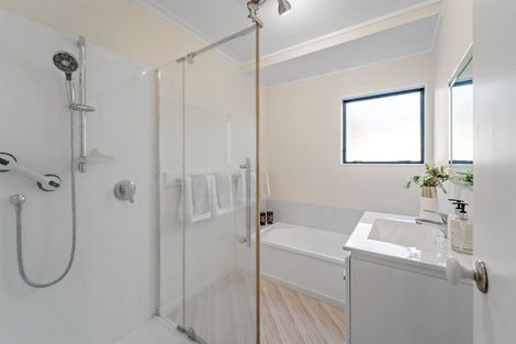 Photo of property in 2/30 Selwyn Crescent, Forrest Hill, Auckland, 0620