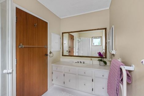 Photo of property in 23 Coromandel Crescent, Mairangi Bay, Auckland, 0630